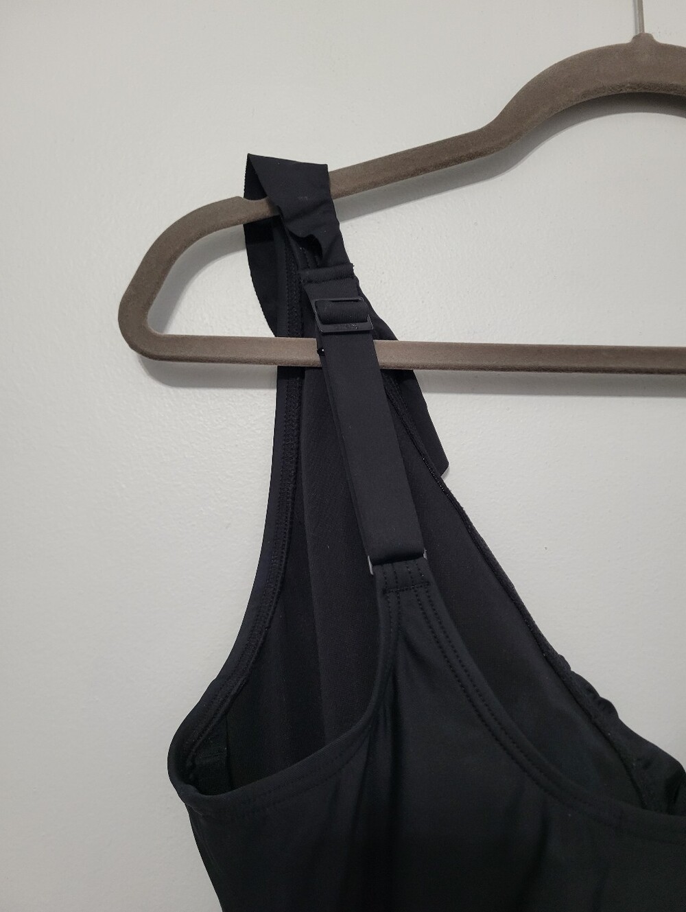 DKNY Women's Solid Black Ruffle Plunge One Piece Swimsuit Sz L Adjustable Beach - Picture 6 of 11